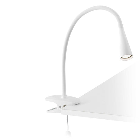 LED Klemmleuchte LENA 5W 4000K Weiß an einem Tisch befestigt, flexible Lampe mit modernem Design.