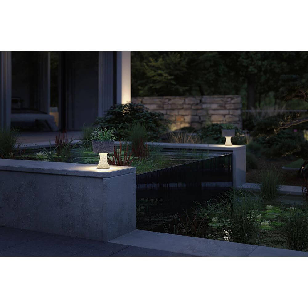 LED Pflanzkübel Concrea Schwarzer Sandstein IP65 leuchtet im Garten und setzt Pflanzen in Szene