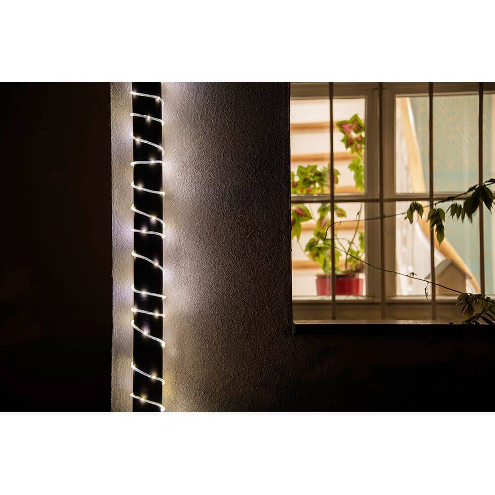 LED Mini Lichterschlauch 10m mit Lichtsensor Timer 130 Warmweiße Dioden batteriebetrieben IP44 dekoriert Fenster