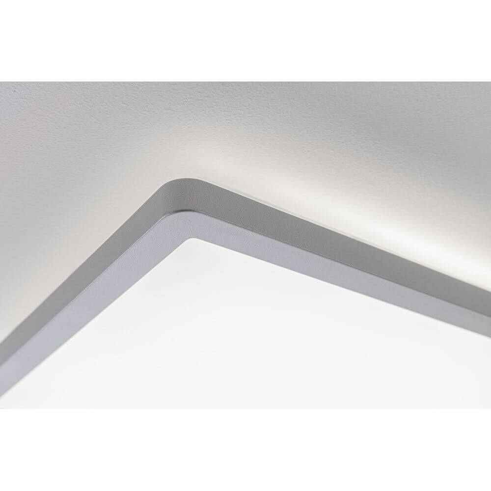 Detailansicht des LED Panels Atria Shine 19 x 19cm Eckig Chrom-Matt mit schwebender Leuchtoptik.