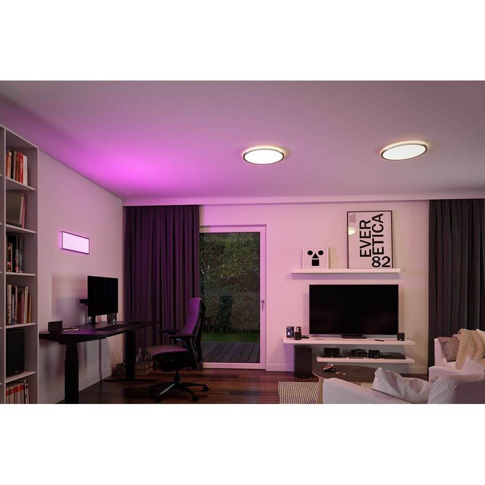 LED Panel Atria Shine Rund RGBW Dimmbar Chrom in modernem Raum mit farbiger Beleuchtung.