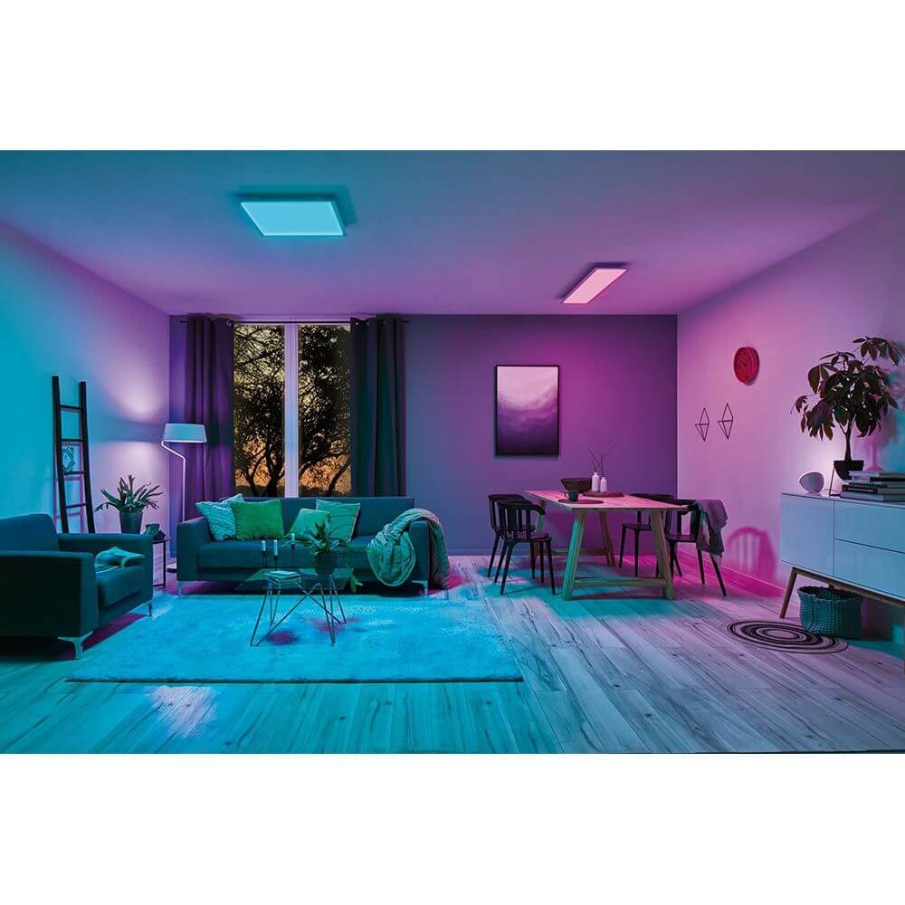LED Panel Smart Home Zigbee Amaris Eckig RGBW Dimmbar in modernem Wohnraum mit verschiedenen Lichtstimmungen.