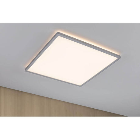 LED Panel à gradation par paliers Atria Shine carré Chrom-Matt installé au plafond, éclairage homogène.