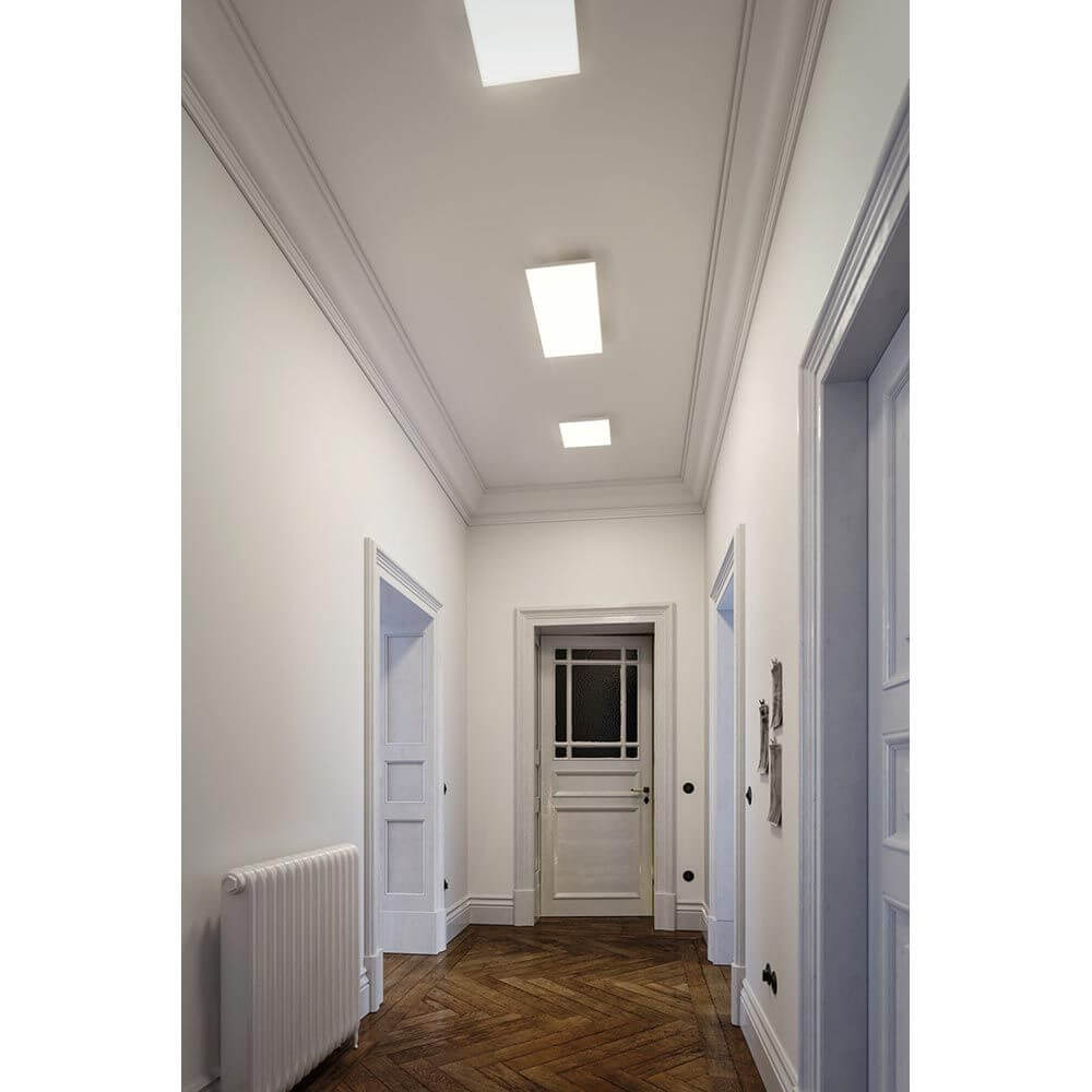 Heller Flur mit LED Panel Velora Eckig Weiß-Matt, modernes Design und angenehme Beleuchtung.