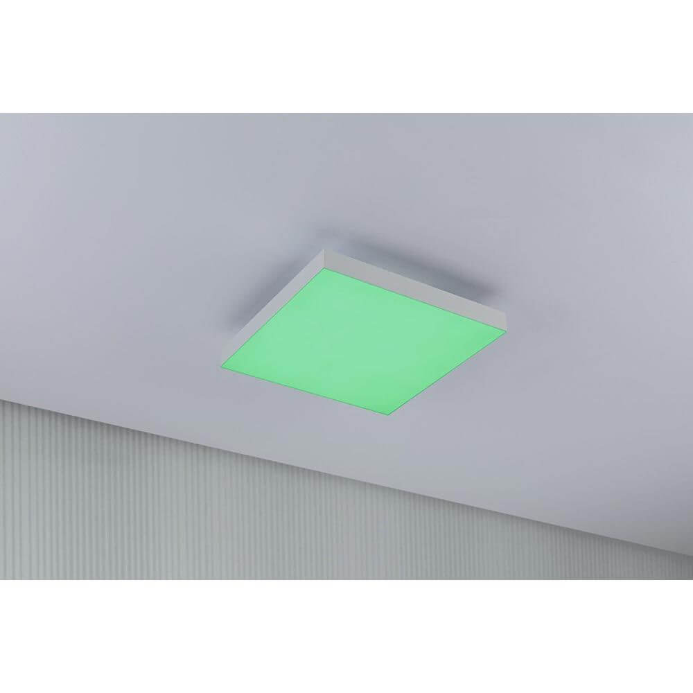 LED Panel Velora Rainbow CCT-Dimmbar 29x29cm mit grünem Licht im Wohnraum auf Decke montiert
