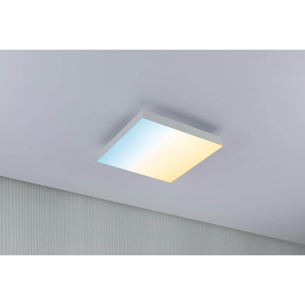 LED Panel Velora Rainbow CCT-Dimmbar 29x29cm an der Decke mit dynamischen Farbeffekten.