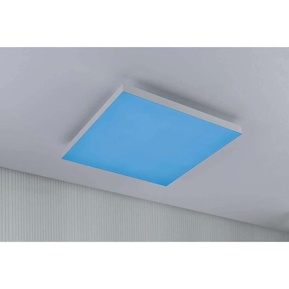 LED Panel Velora Rainbow RGBW Dynamisch 45x45cm in blauer Farbbeleuchtung an der Decke.