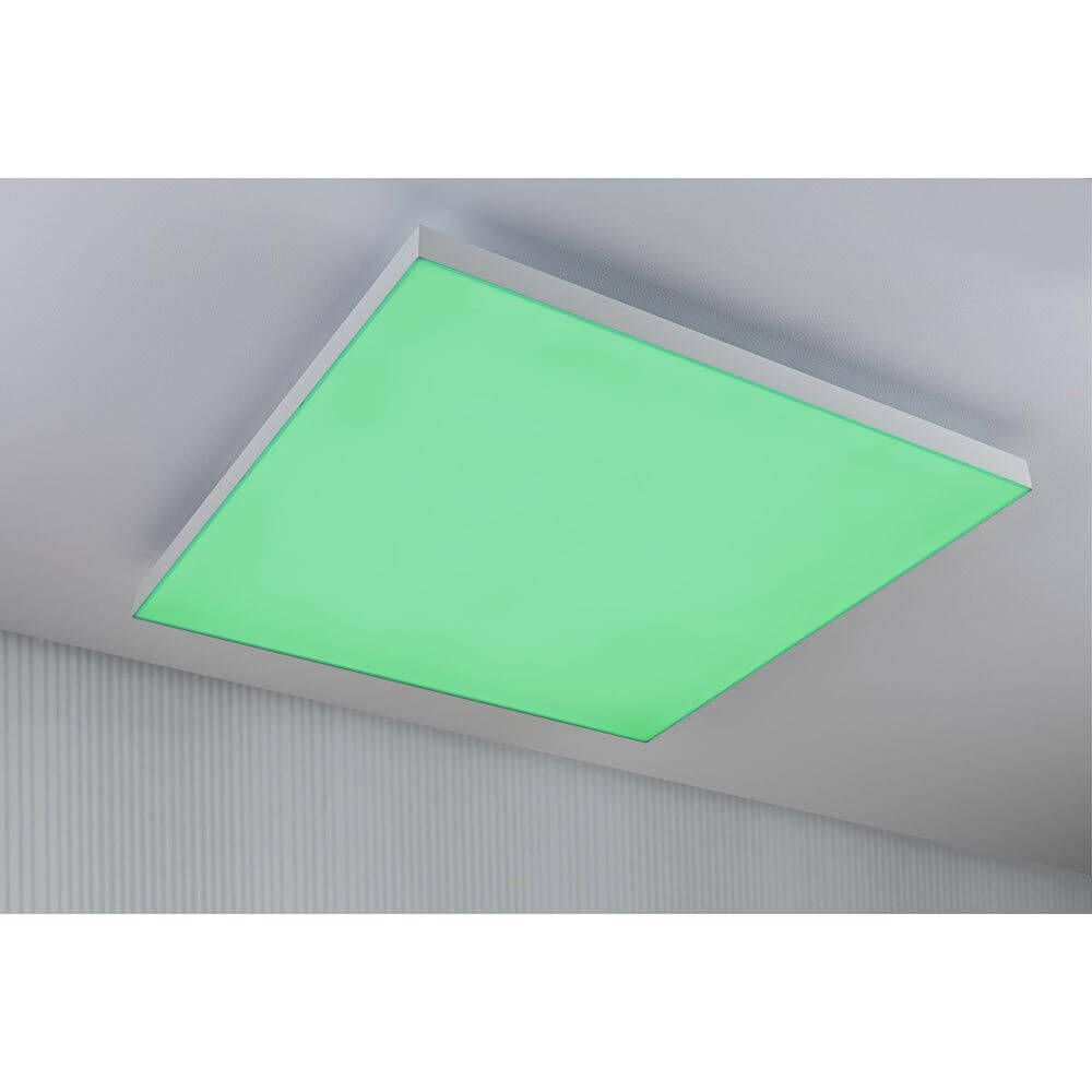 Velora LED Rainbow Panel RGBW Dynamisch Weiß 59x59cm in grünem Licht im Wohnraum montiert.