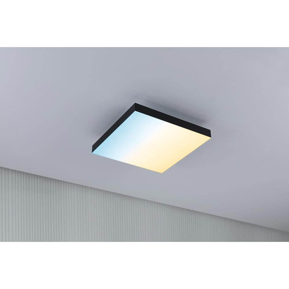 LED Panel Velora Rainbow RGBW Dynamisch 29x29cm an der Decke, mit sanften Farbübergängen und stilvollem Design.