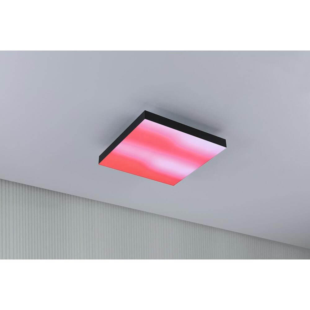 LED Panel Velora Rainbow RGBW Dynamisch 29x29cm mit Farbwechsel auf einem weißen Deckenhimmel.