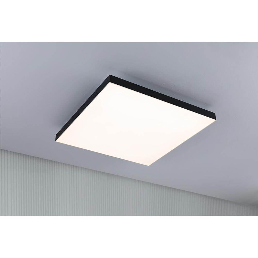 LED Panel Velora Rainbow RGBW Dynamisch Quadratisch Schwarz an der Decke montiert, modernes Design und eindrucksvolle Lichteffekte.
