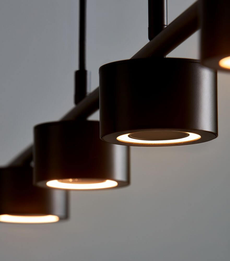 LED Pendelleuchte Clyde - Detailansicht der eleganten Beleuchtungselemente in modernem Design.
