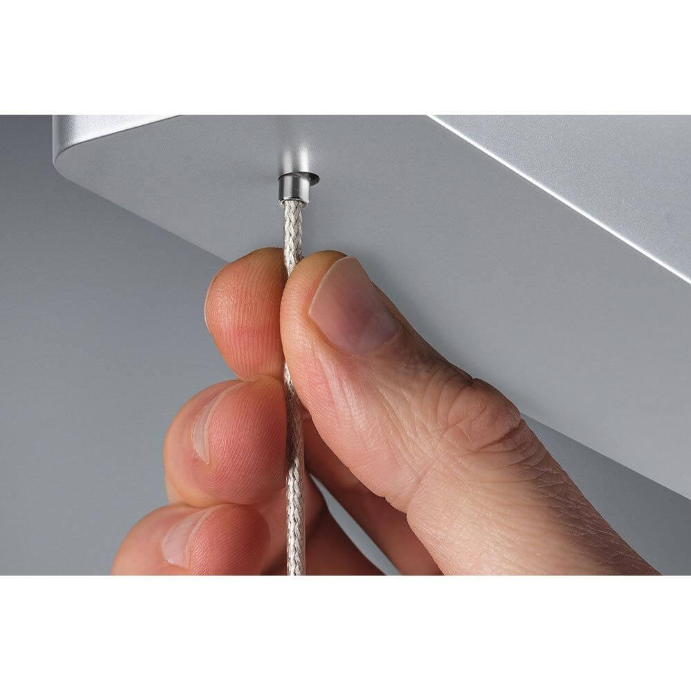 Höhenverstellbare LED Pendelleuchte Lento 100cm - Bedienung des Zugseils für optimale Lichtanpassung.