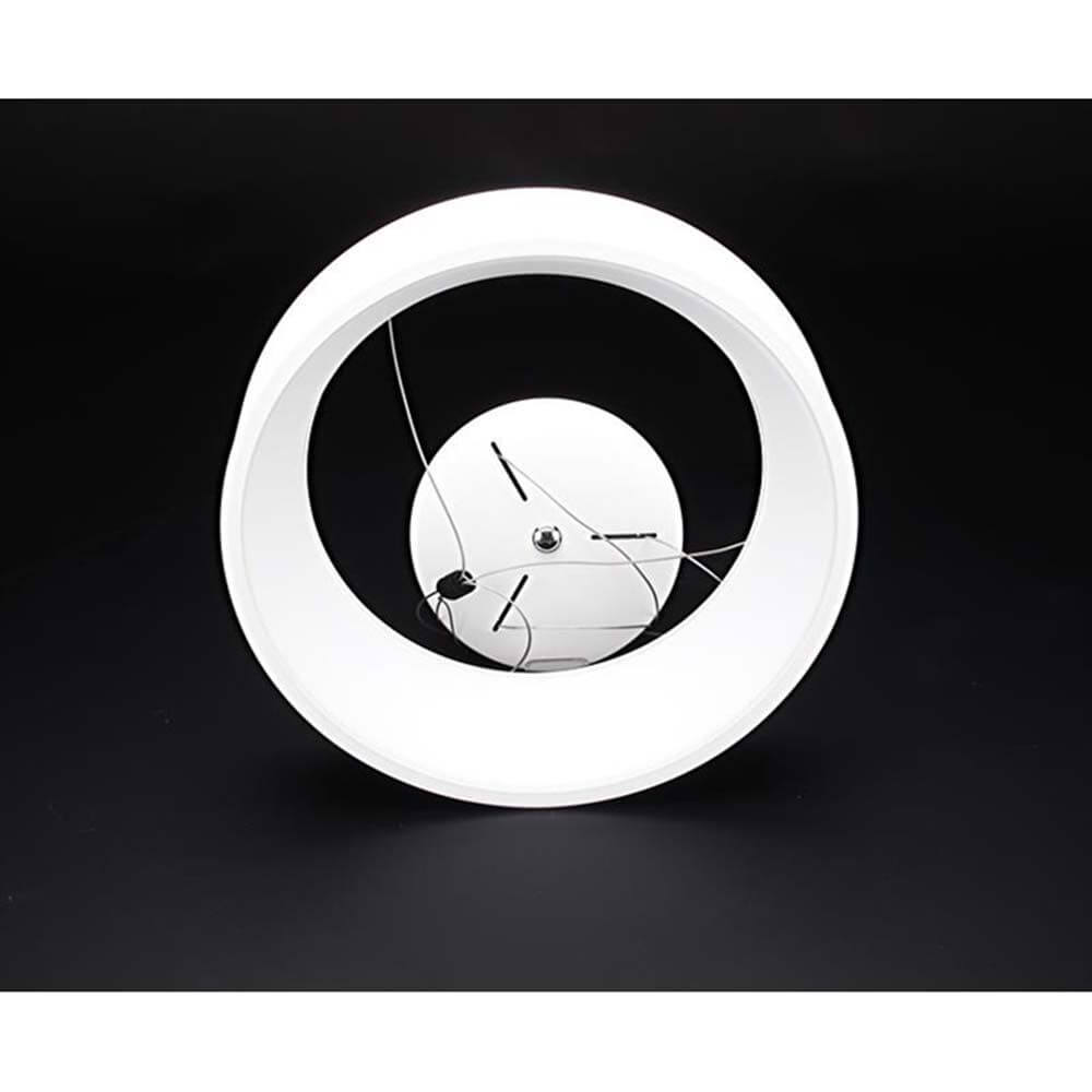 LED Pendelleuchte Loop 45cm Ring 1100lm Dimmbar Warmweiß in minimalistischer Optik auf schwarzem Hintergrund.