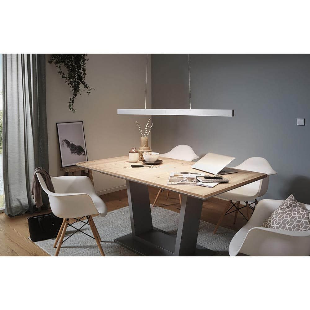 LED Pendelleuchte Smart Home Zigbee Aptare Alu-Gebürstet über einem Esstisch in modernem Wohnraum.