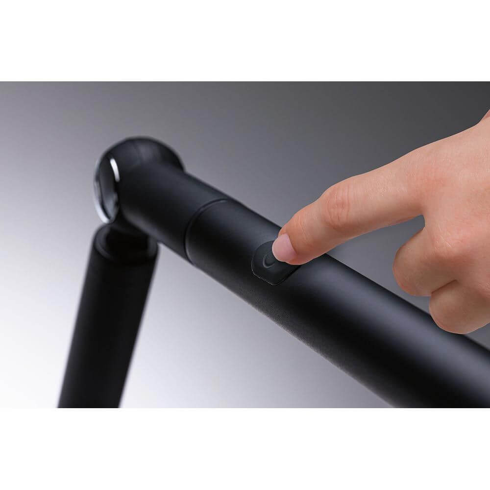 Nahaufnahme des Schalters der LED Schreibtischleuchte FlexBar in Schwarz mit dimmbarer Funktion.
