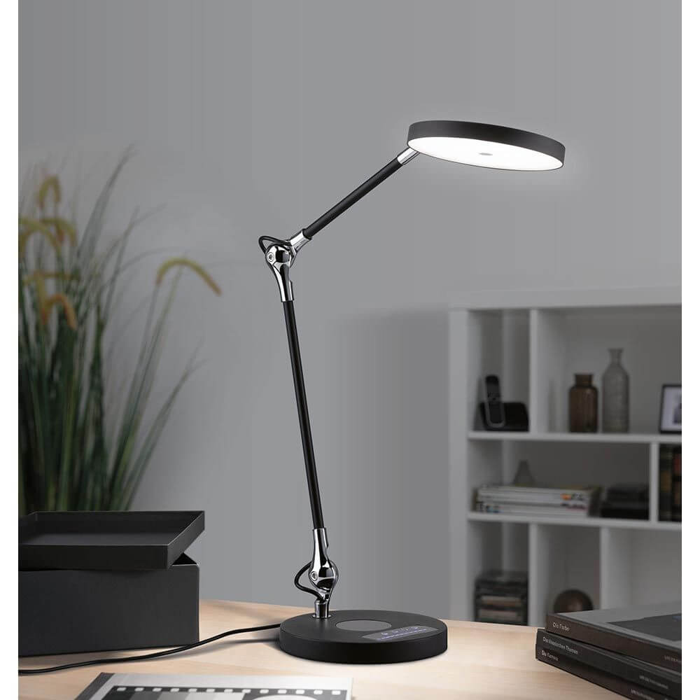 LED Schreibtischlampe Numis, dimmbar und mit induktivem Laden, zeitloses Design in Schwarz.