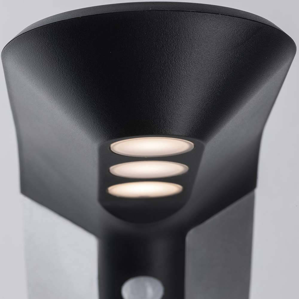 Detailansicht der LED Solar Pollerleuchte Soley in Anthrazit mit drei integrierten LED-Leuchten.