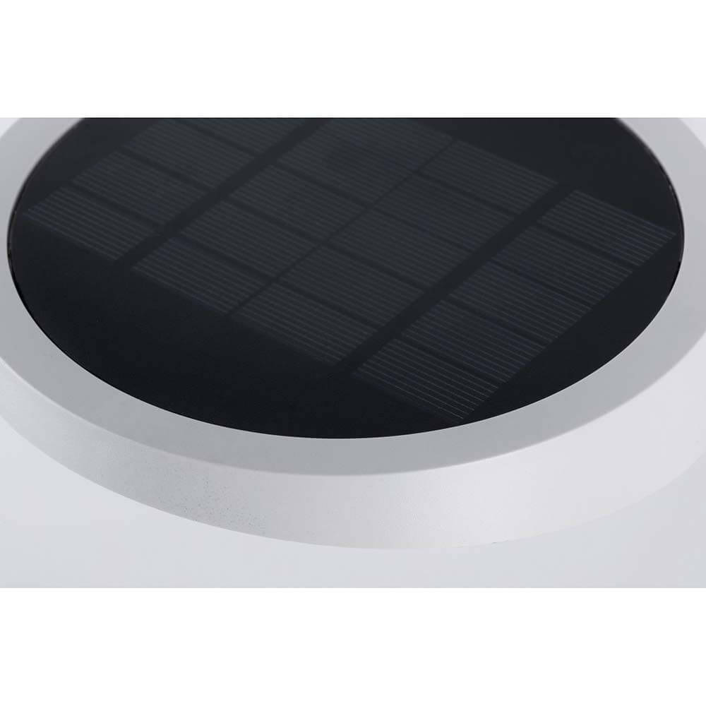 LED Solar Wandlampe Ryse mit Bewegunsmelder IP44 3000K Weiß Solarzelle oben auf der Lampe.