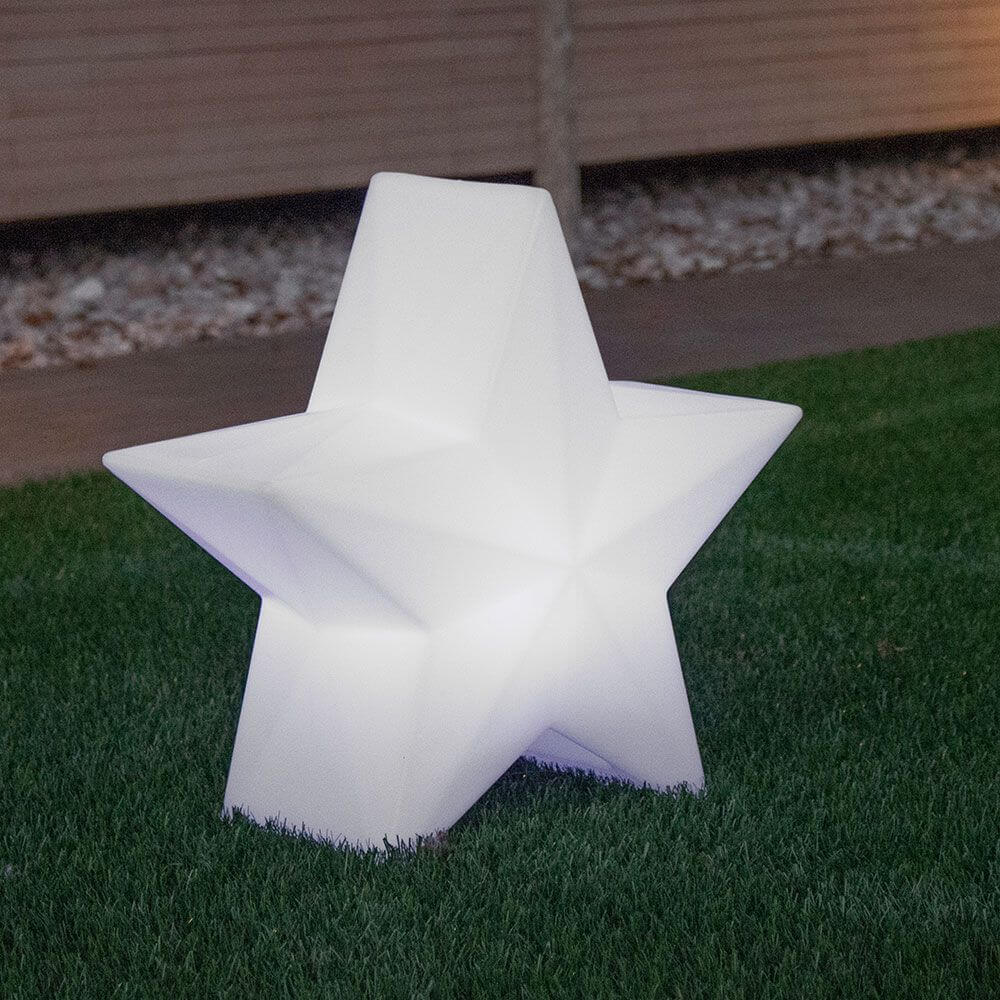 LED Stern Nova mit IP65-Schutz, leuchtet in weißem Licht, ideal für Innen- und Außenbereiche.