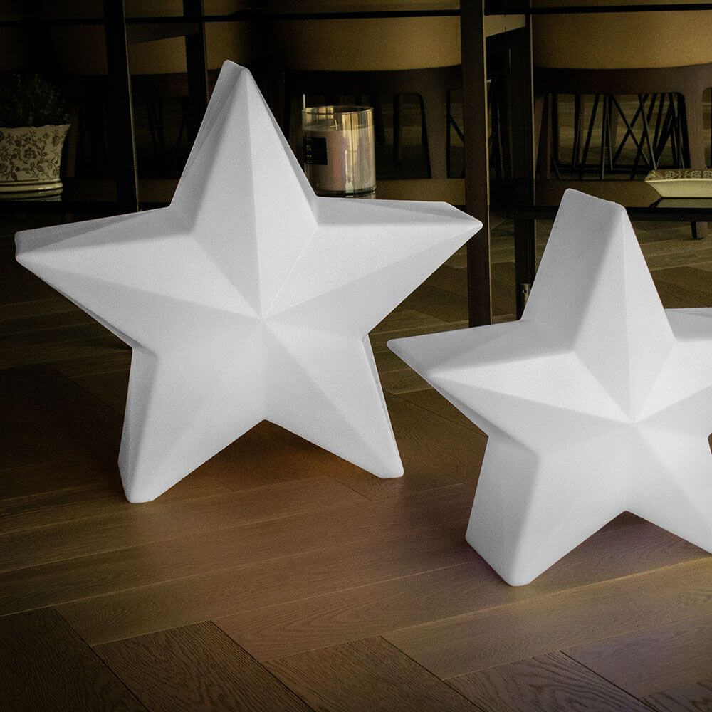 LED Stern Nova in zwei Größen, strahlend weiß, ideal für Innen- und Außenräume, IP65 geschützt.
