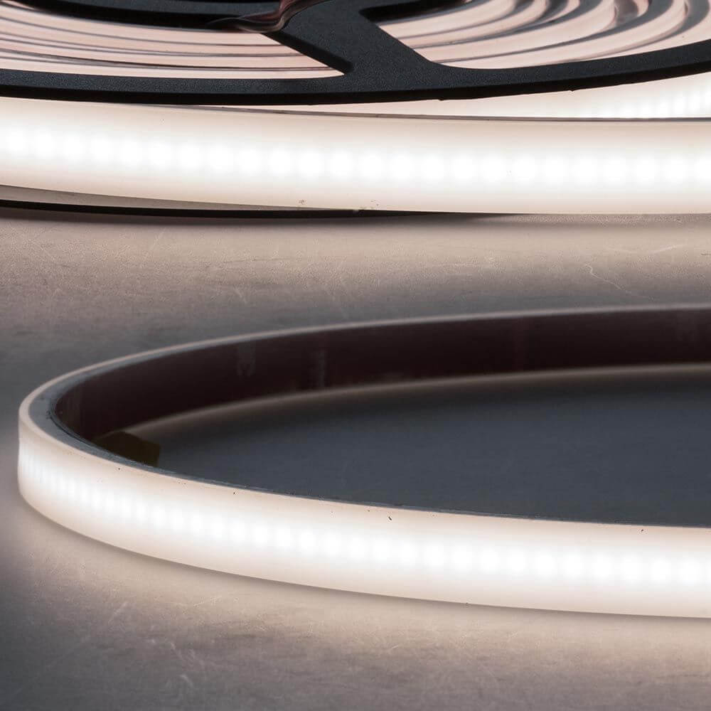 LED Strip Aqua 5m opal 10W 24V IP67 in neutralweiß, flexibel und dimmbar, ideal für kreative Beleuchtungslösungen.