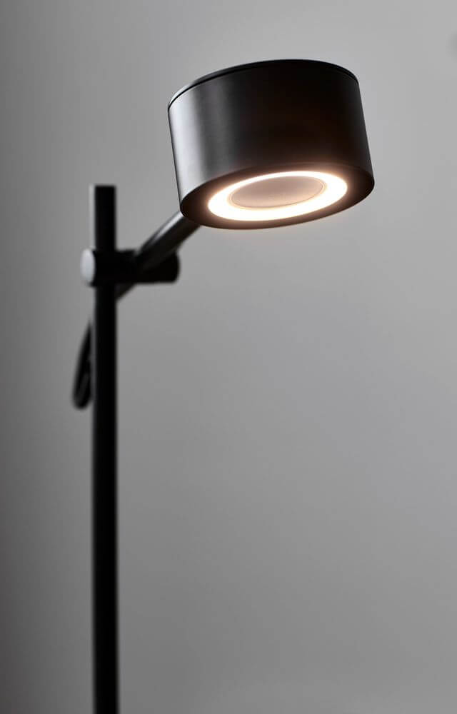 LED Tischlampe Clyde mit modernem skandinavischem Design und Moodmaker™-Funktion.