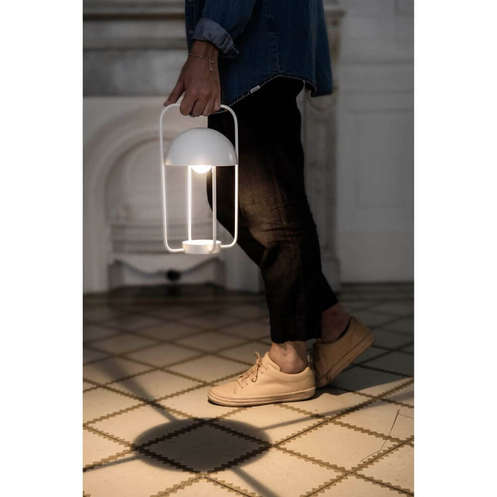 LED Tischlampe JELLYFISH 3W 2700K Weiß in der Hand, tragbare Tischleuchte für jeden Raum