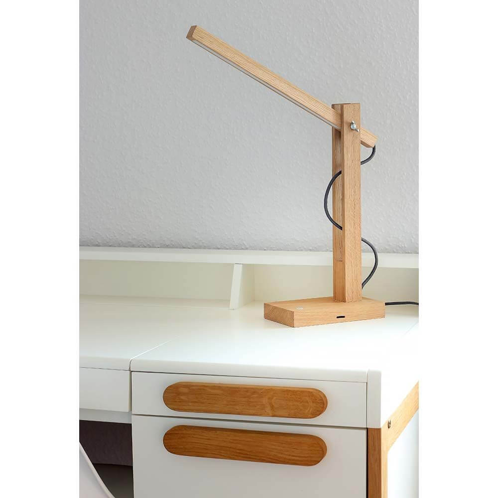 LED Tischlampe Tukan mit Touch-Dimmer, Eiche-Geölt, moderner Stil für Schreibtischbeleuchtung.