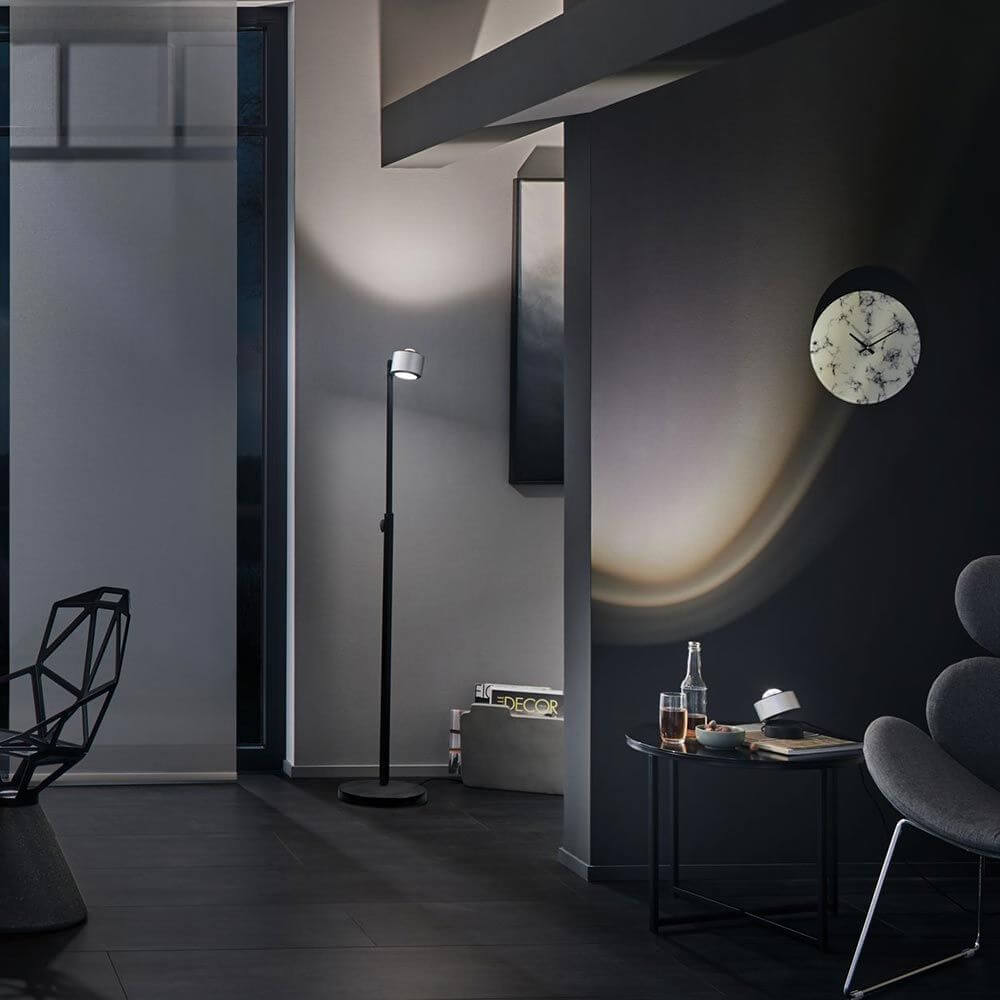 LED Tischleuchte Aldan 3, 5W in modernem Wohnambiente mit indirekten Lichteffekten.