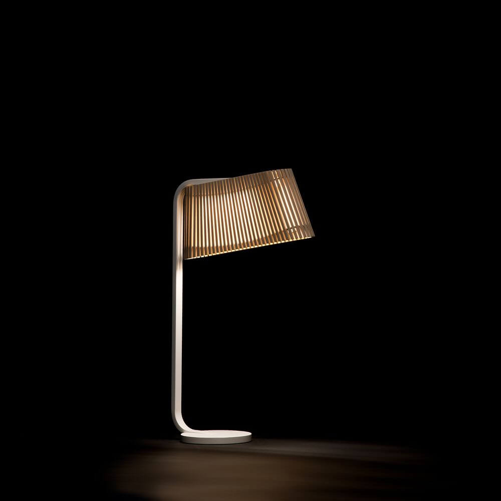 LED Tischleuchte Owalo 7020 aus Holz 50cm mit elegantem Lampenschirm im Design von Secto Design.