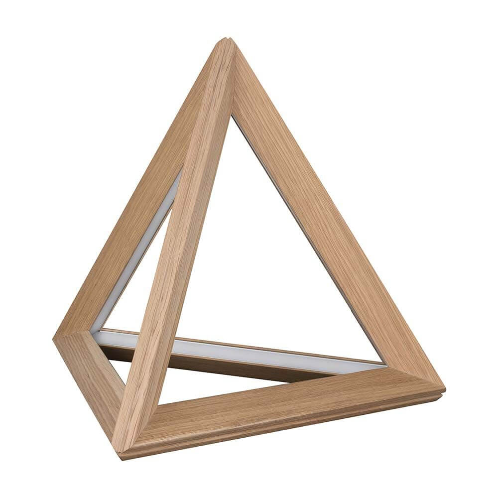 LED Tischleuchte Trigonon 2500lm Eiche-Geölt in modernem, dreieckigem Design aus geölter Eiche.