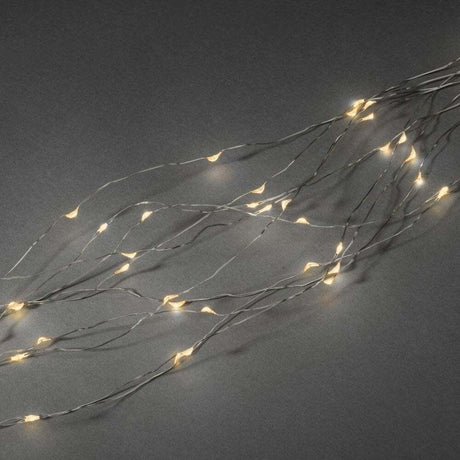 LED Tropfenlametta 10 Stränge mit 9 Dioden 90 bernsteinfarbene Dioden auf silberfarbenen Drähten.