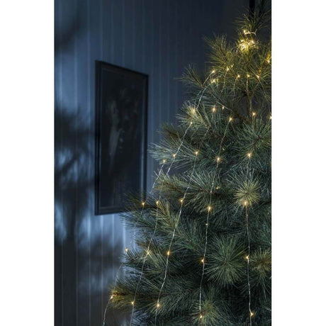 LED Tropfenlametta 10 Stränge mit 9 Dioden 90 bernsteinfarbene Dioden dekorativ an einem Weihnachtsbaum.