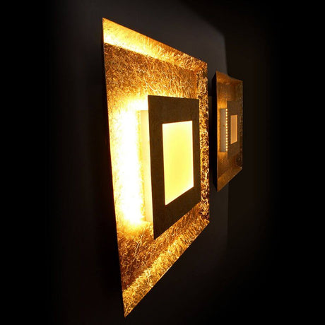LED Wandlampe Window S Goldfarben mit indirekter Beleuchtung in ungewöhnlichem Design.