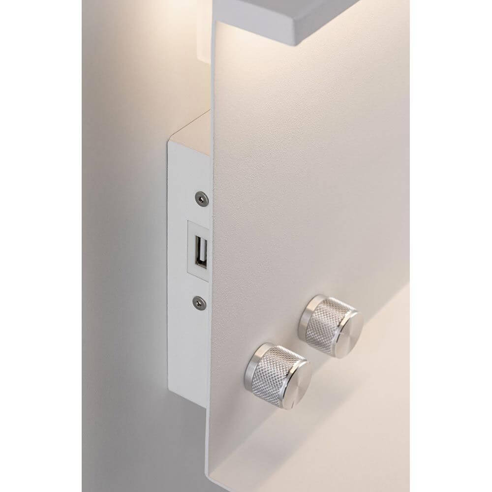 Detailansicht der LED Wandlampe Jarina mit Ablage + USB Dimmbar, inklusive USB-Anschluss und Dimmer.