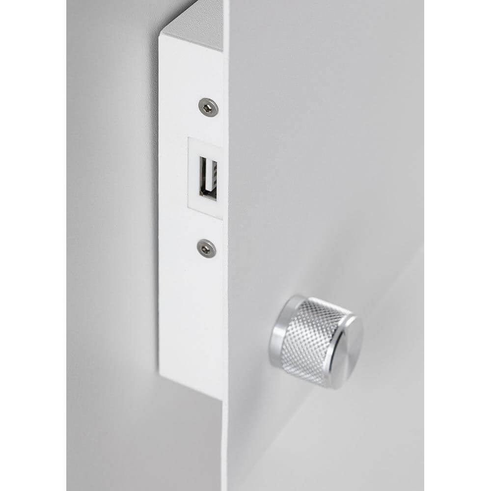 Detailansicht der USB-Anschluss und Dimmer der LED Wandleuchte Jarina USB Weiß Dimmbar.