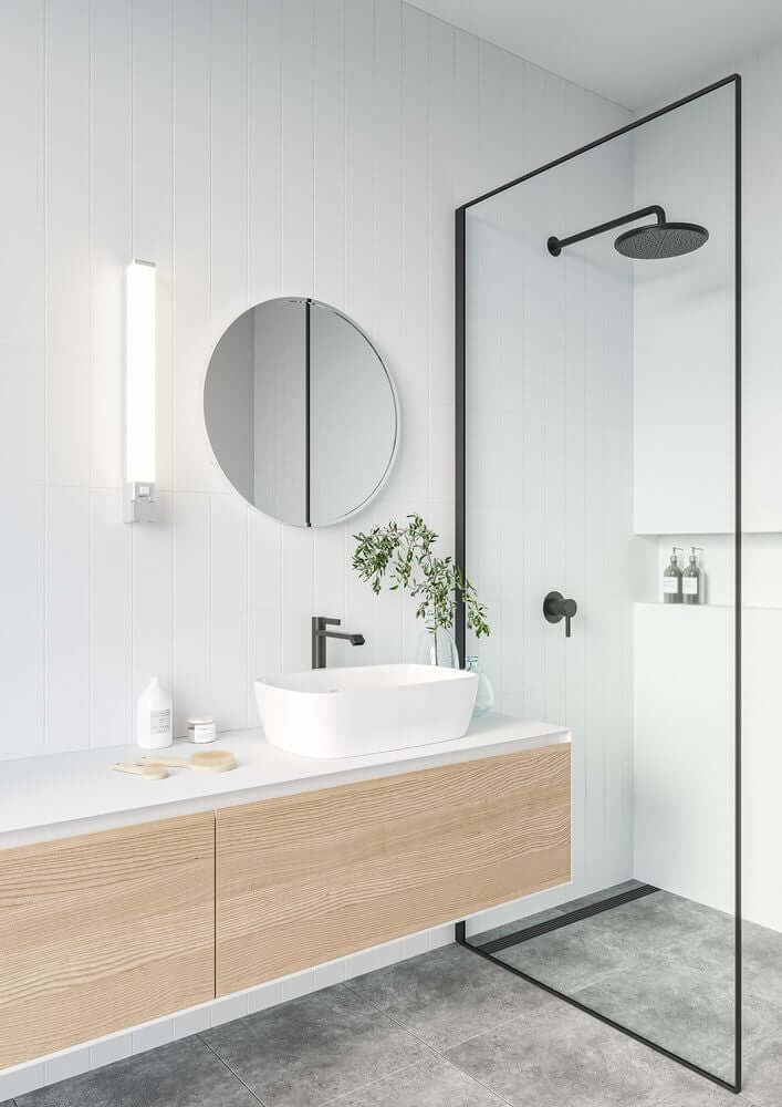 LED Wandleuchte Sjaver IP44 in modernem Badezimmer mit Spiegel und duschbereich