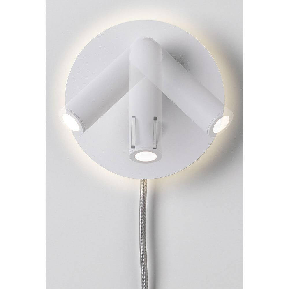 LED Wandleuchte Tabari Weiß, Chrom mit indirektem Licht für Wohnräume und als Leselampe.