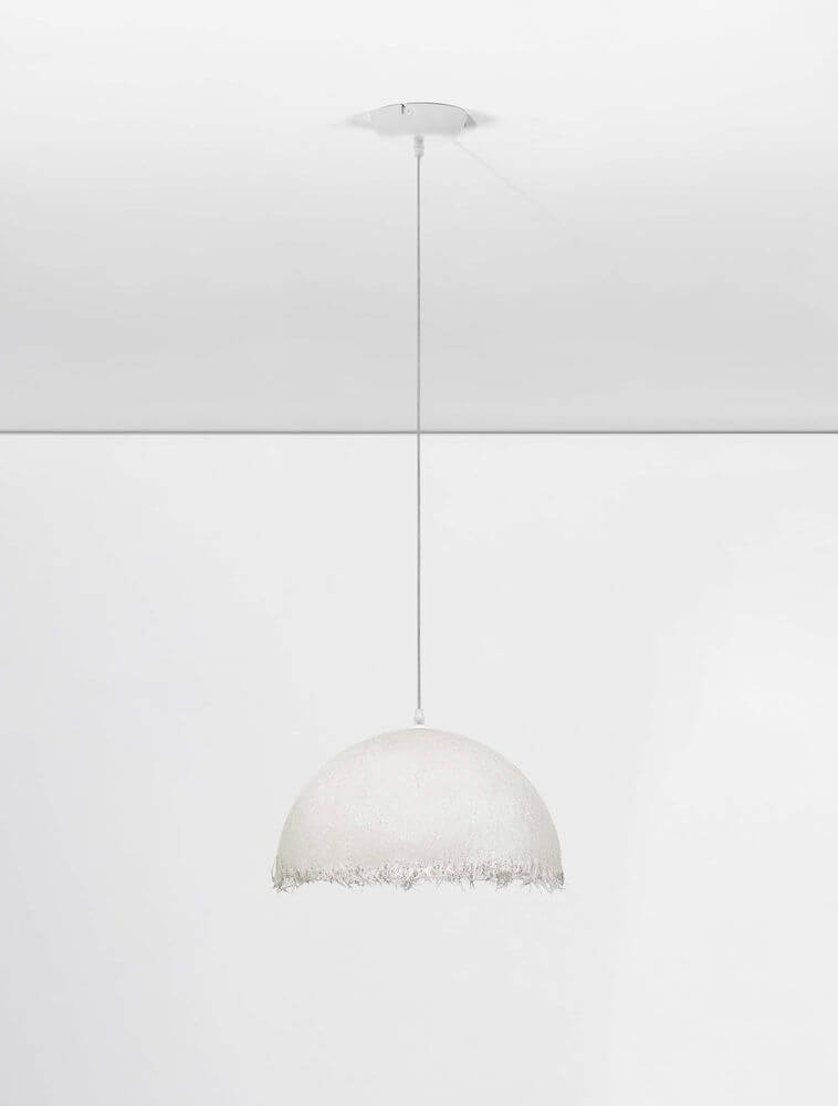 Lalu Pendelleuchte Ø 40cm mit elegantem, rundem Design und schöner Textiloberfläche.