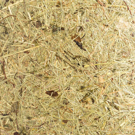 Abat-jour en foin et bois, proximité du foin en tant que matériau naturel pour des designs haut de gamme.