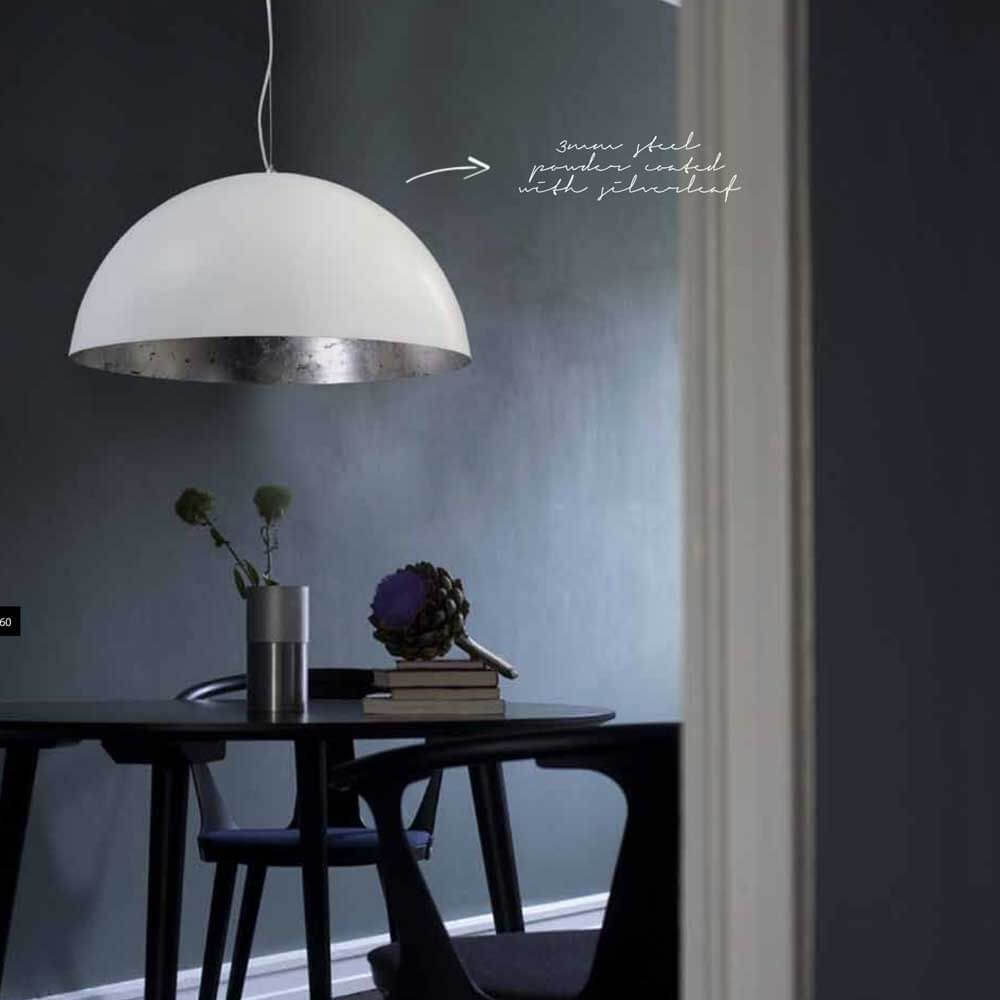 Larino Pendelleuchte mit rustikaler Kette Ø100cm Weiß-Blattsilber im eleganten Wohnambiente.