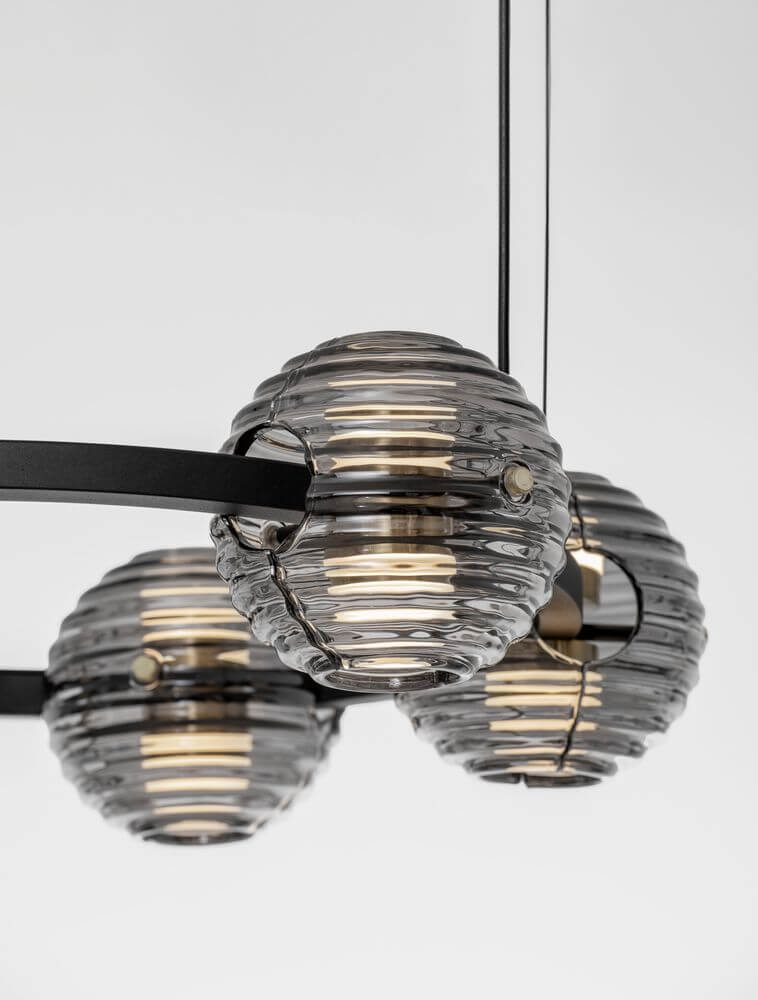 Las LED Pendelleuchte 6-flammig Ø 63cm 3000K Schwarz, Gold mit modernen Glaskugeln.
