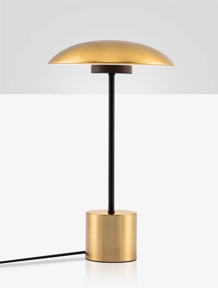 Lash LED Tischleuchte 3000K in elegantem Goldton mit schlanker Silhouette und hochwertigem Design.