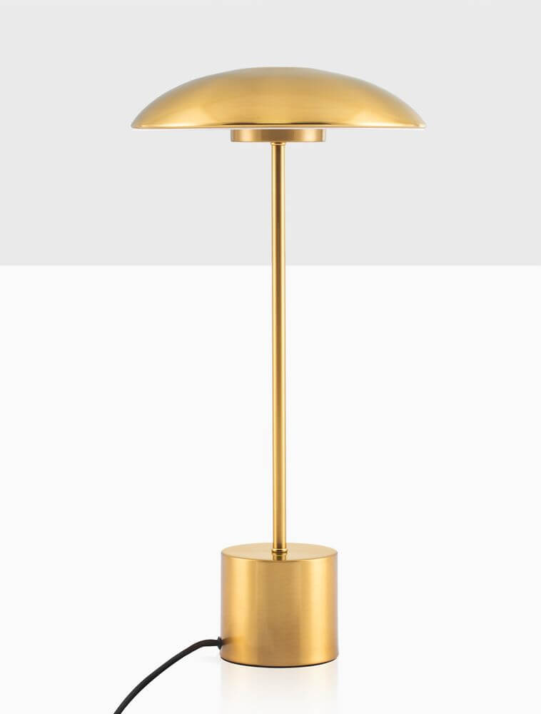 Lash LED Tischleuchte 3000K in elegantem Goldton mit schlanker Silhouette und hochwertigem Design.