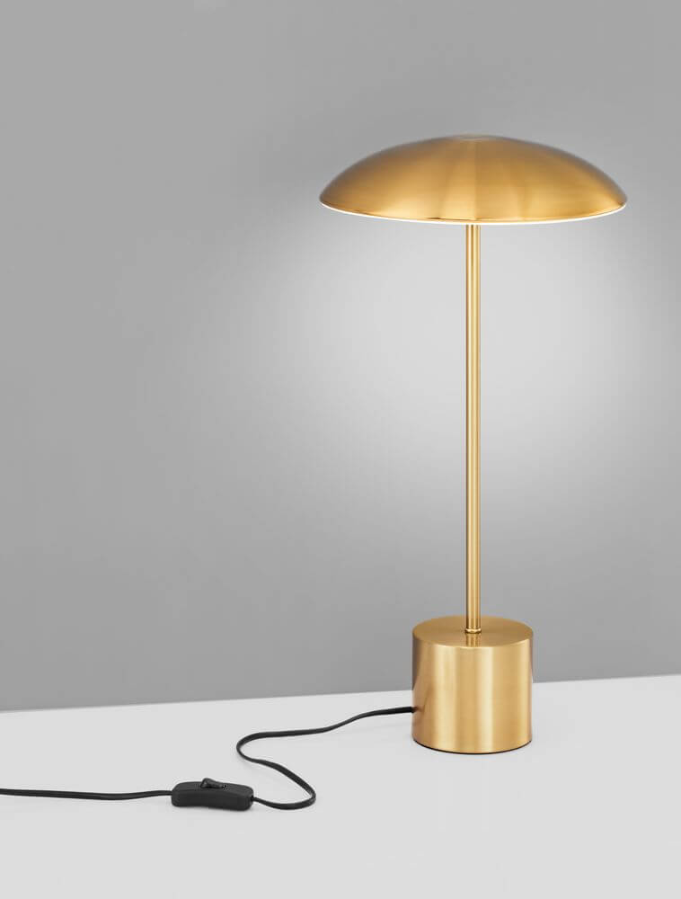 Lash LED Tischleuchte 3000K in elegantem Goldton mit modernem Design und schlanker Silhouette.