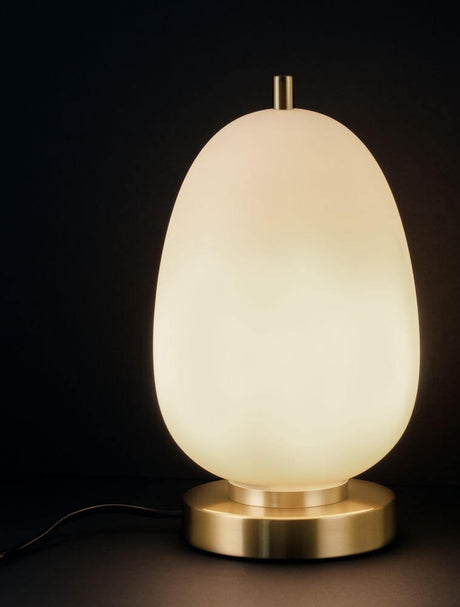 Lato Tischleuchte E14 Ø 15,8cm mit opalem Glas und schwarzem Metall, moderner Wohnstil.