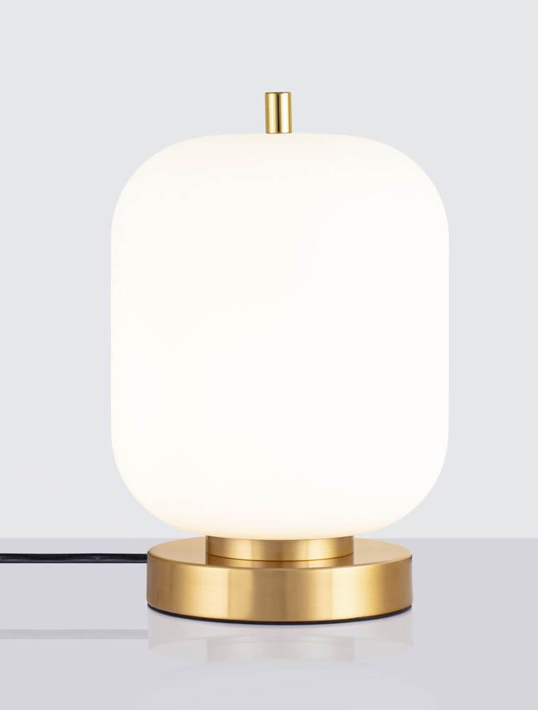 Moderne Lato Tischleuchte von Nova Luce mit eleganter goldener Basis und sanftem Licht, ideal für jeden Raum.