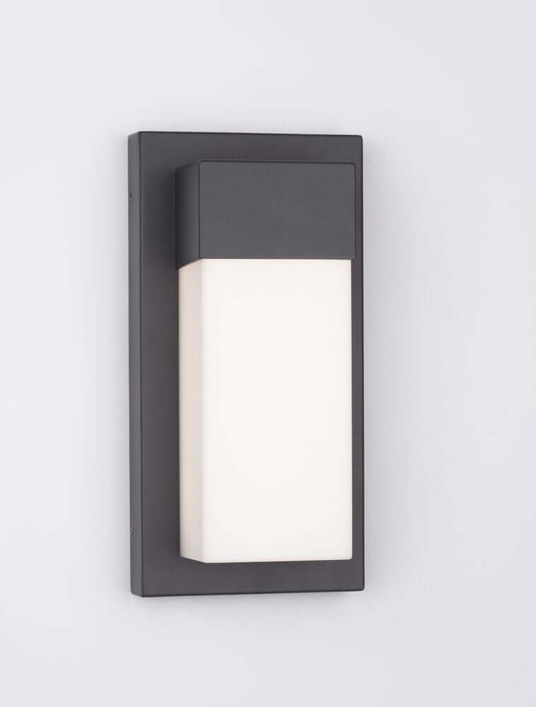 Leto LED Außenwandleuchte Verikal Unten 3000K Schwarz IP65 an der Wand montiert in modernem Design.