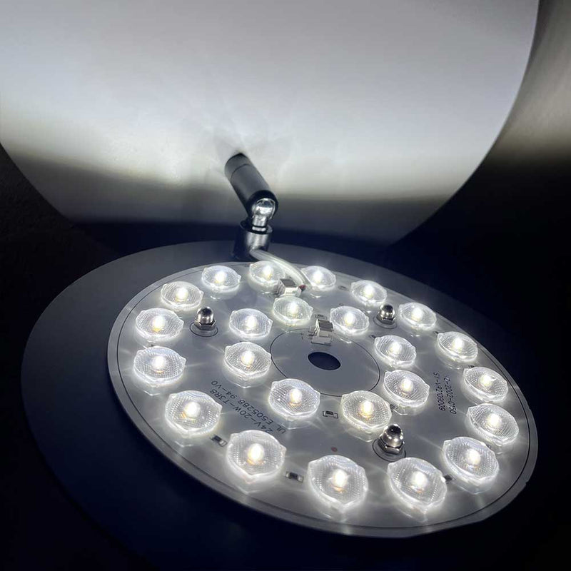 LED Leuchte mit 20 einzelnen Lichtquellen, modern und energieeffizient, ideal für stimmungsvolle Beleuchtung.
